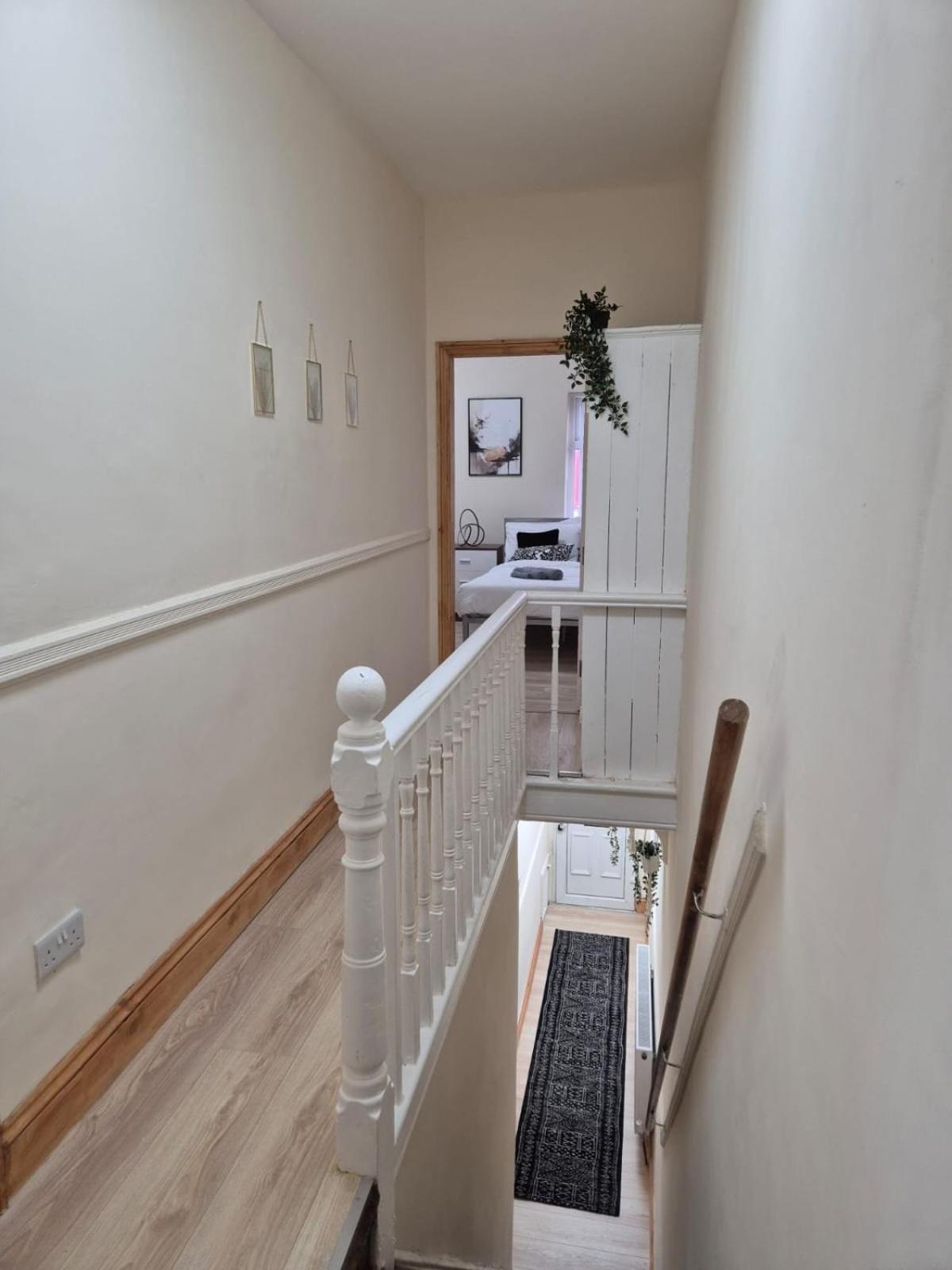 Rooms In Manchester 6 Minutes Drive To Victoria Station Exterior photo