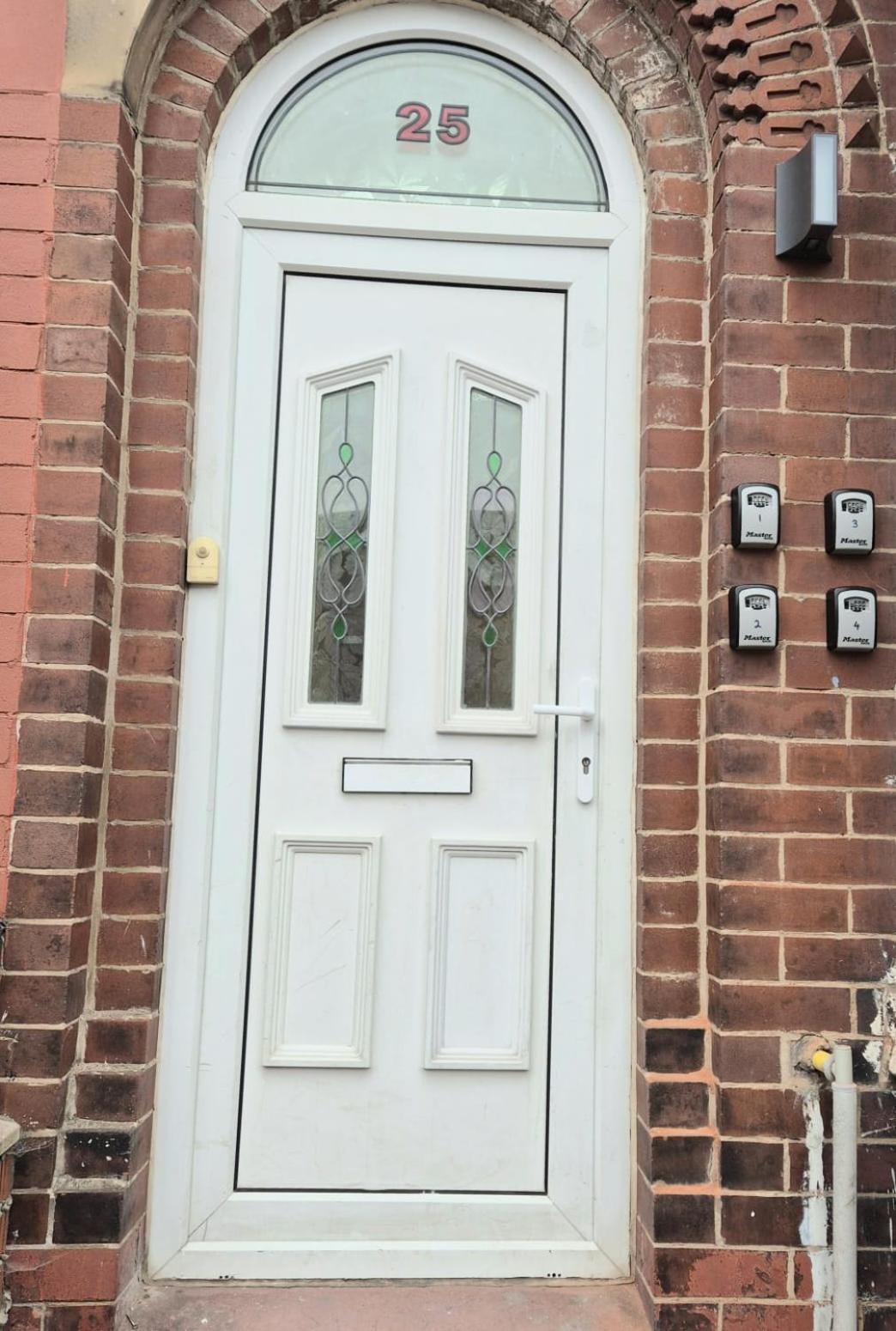Rooms In Manchester 6 Minutes Drive To Victoria Station Exterior photo