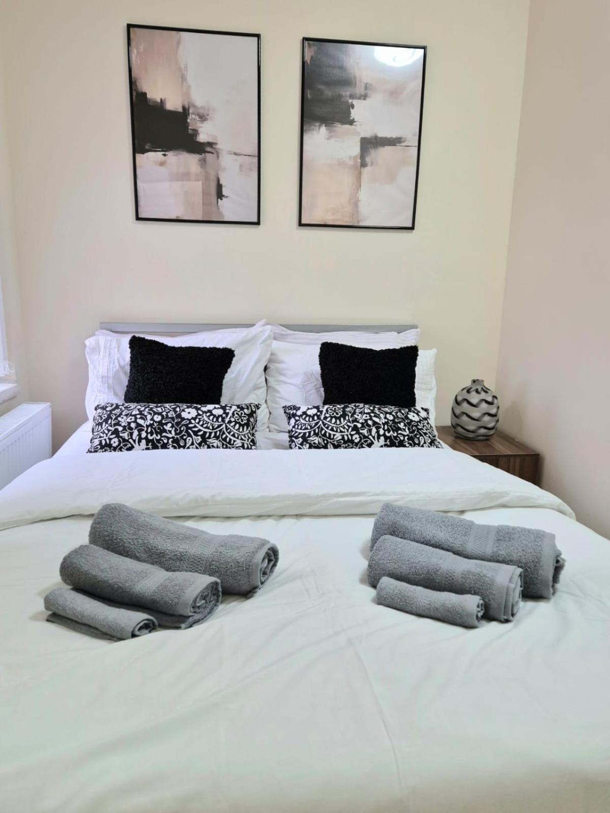Rooms In Manchester 6 Minutes Drive To Victoria Station Exterior photo