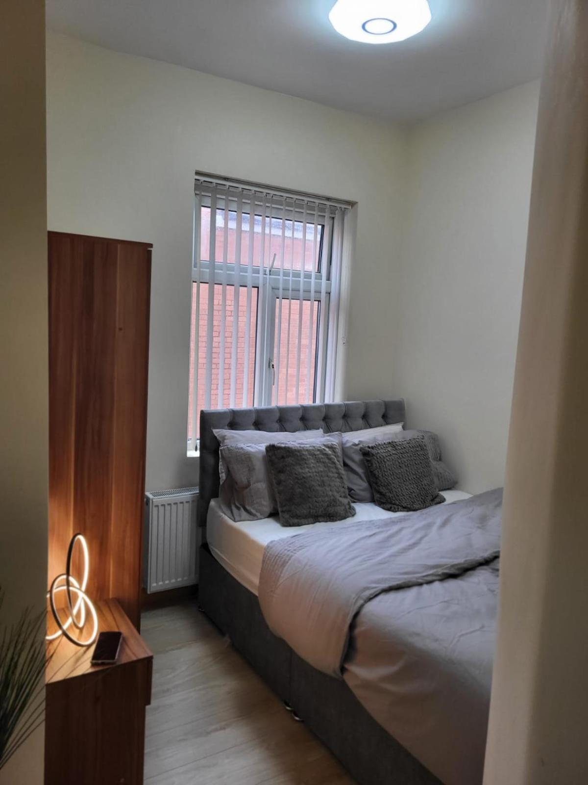 Rooms In Manchester 6 Minutes Drive To Victoria Station Exterior photo