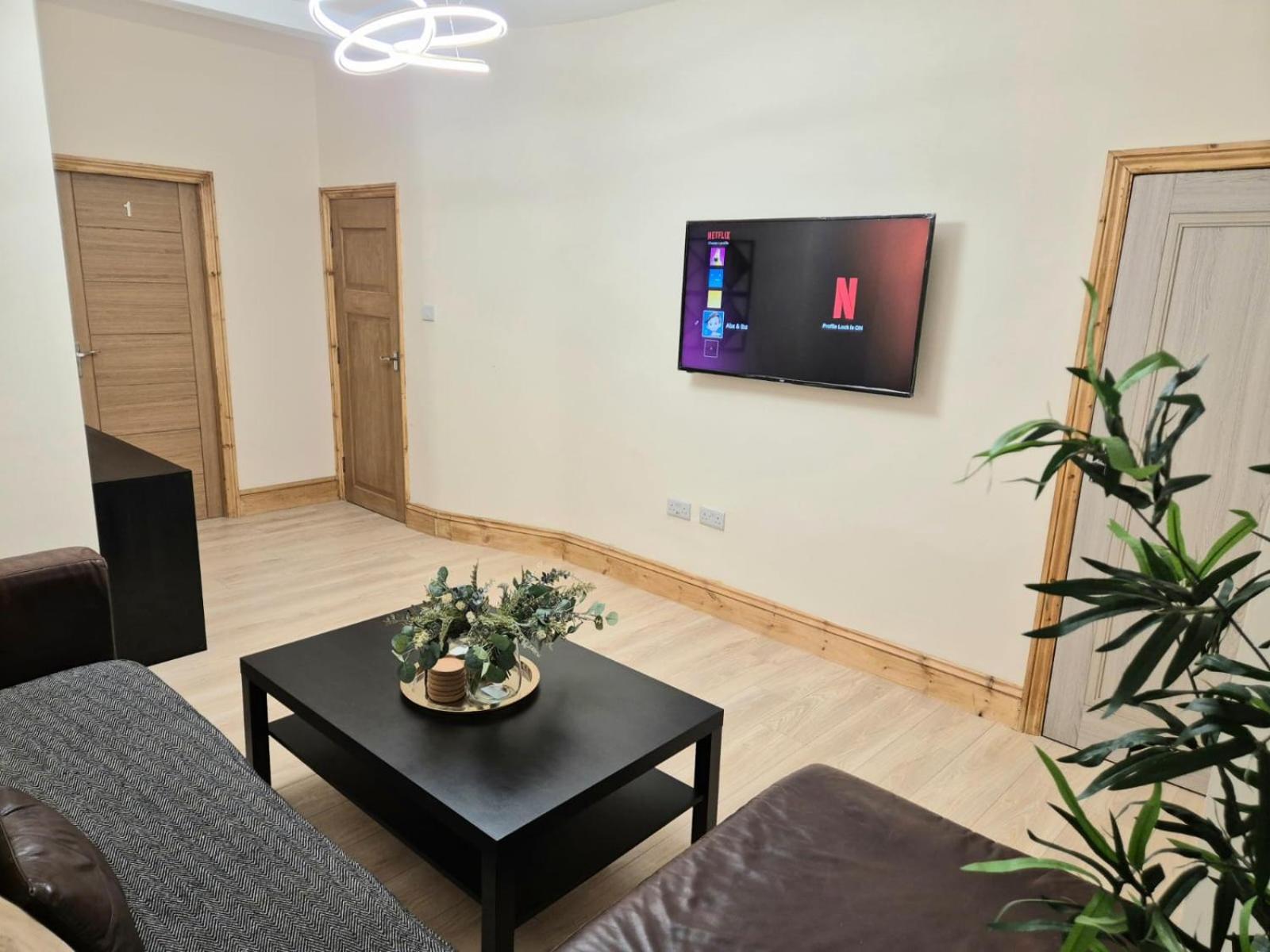 Rooms In Manchester 6 Minutes Drive To Victoria Station Exterior photo