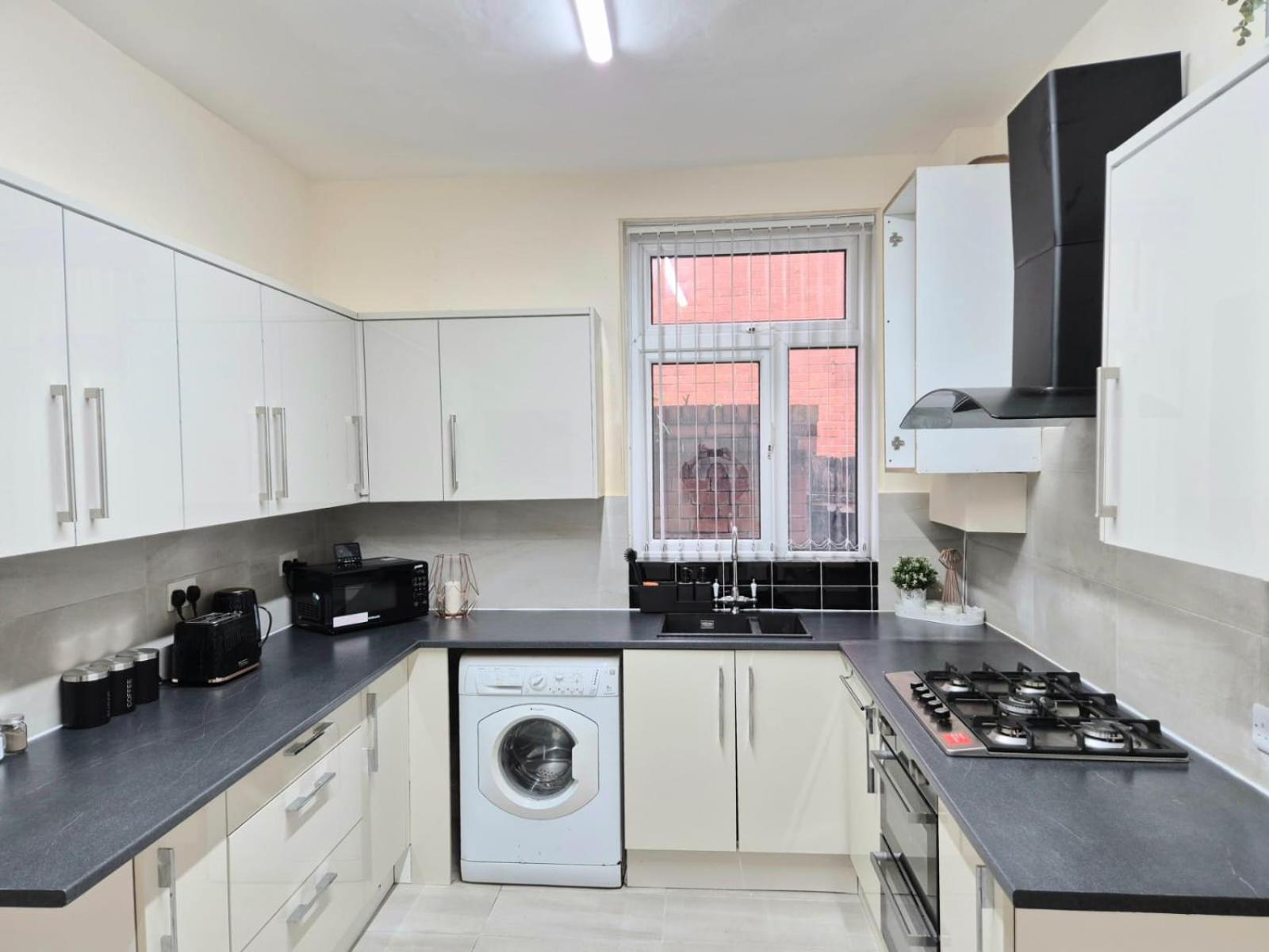 Rooms In Manchester 6 Minutes Drive To Victoria Station Exterior photo