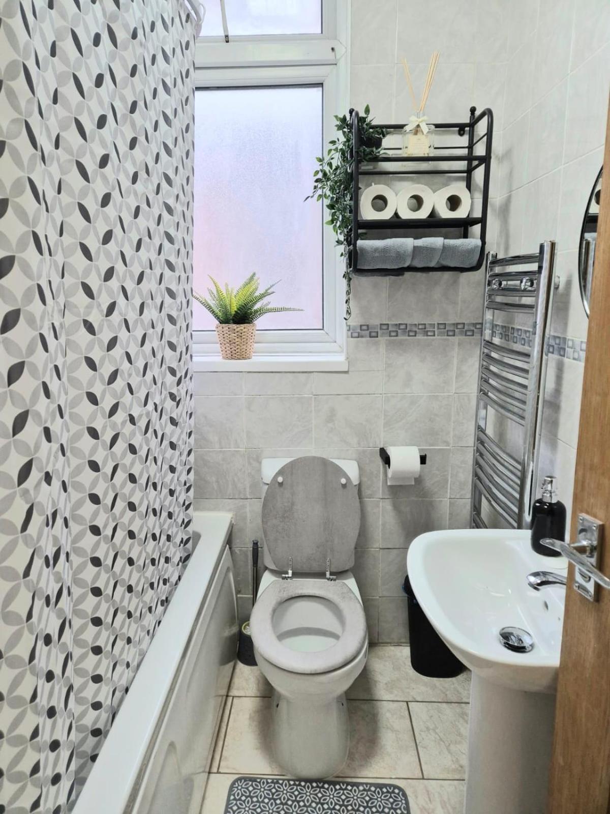 Rooms In Manchester 6 Minutes Drive To Victoria Station Exterior photo