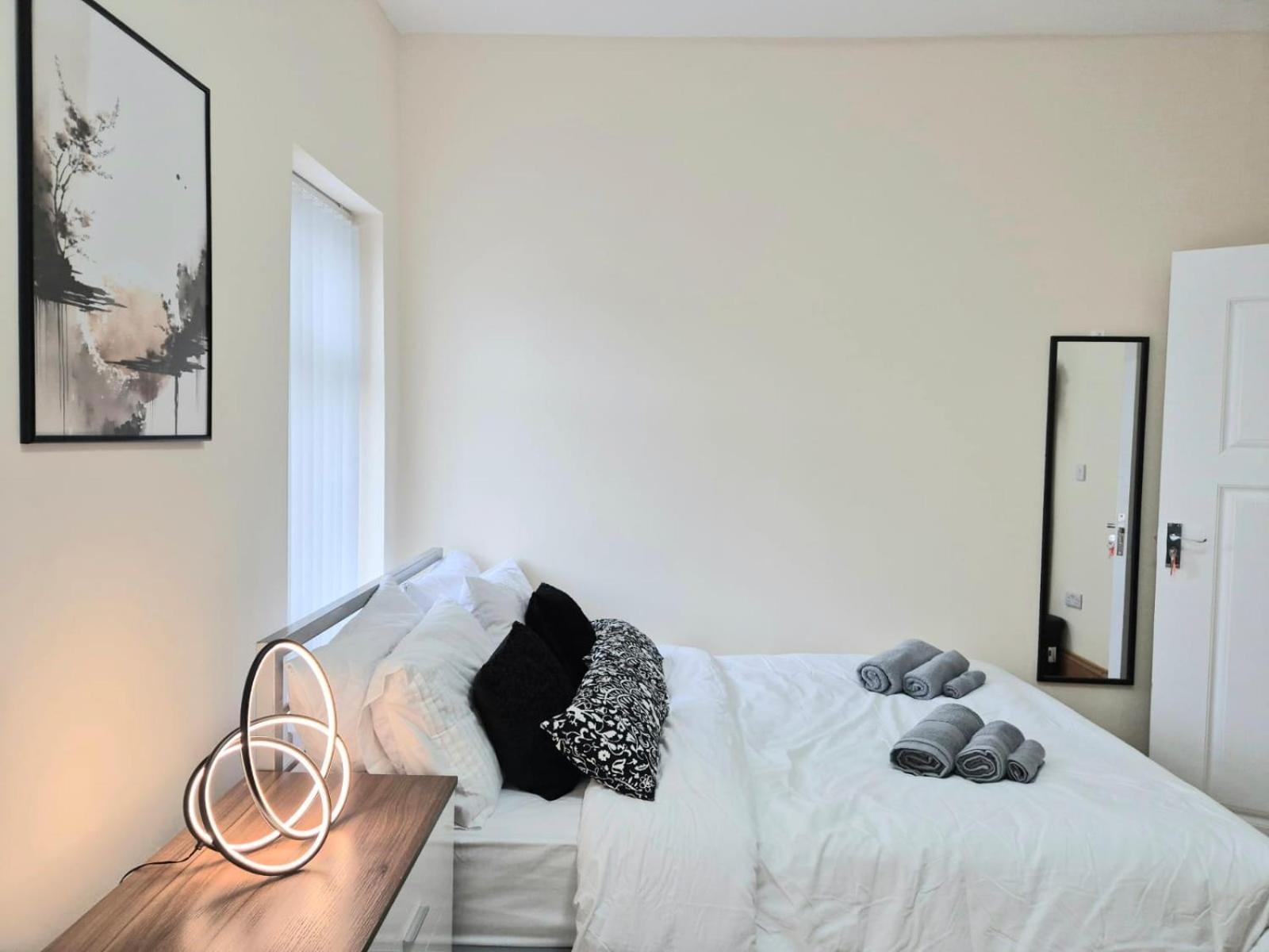 Rooms In Manchester 6 Minutes Drive To Victoria Station Exterior photo