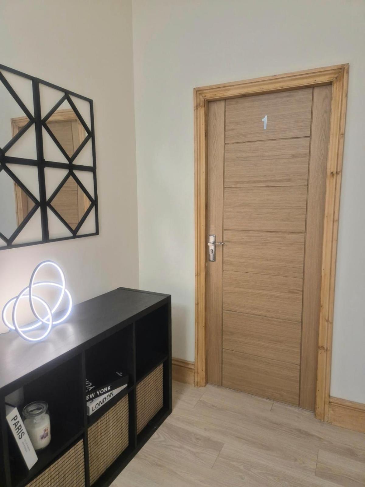 Rooms In Manchester 6 Minutes Drive To Victoria Station Exterior photo