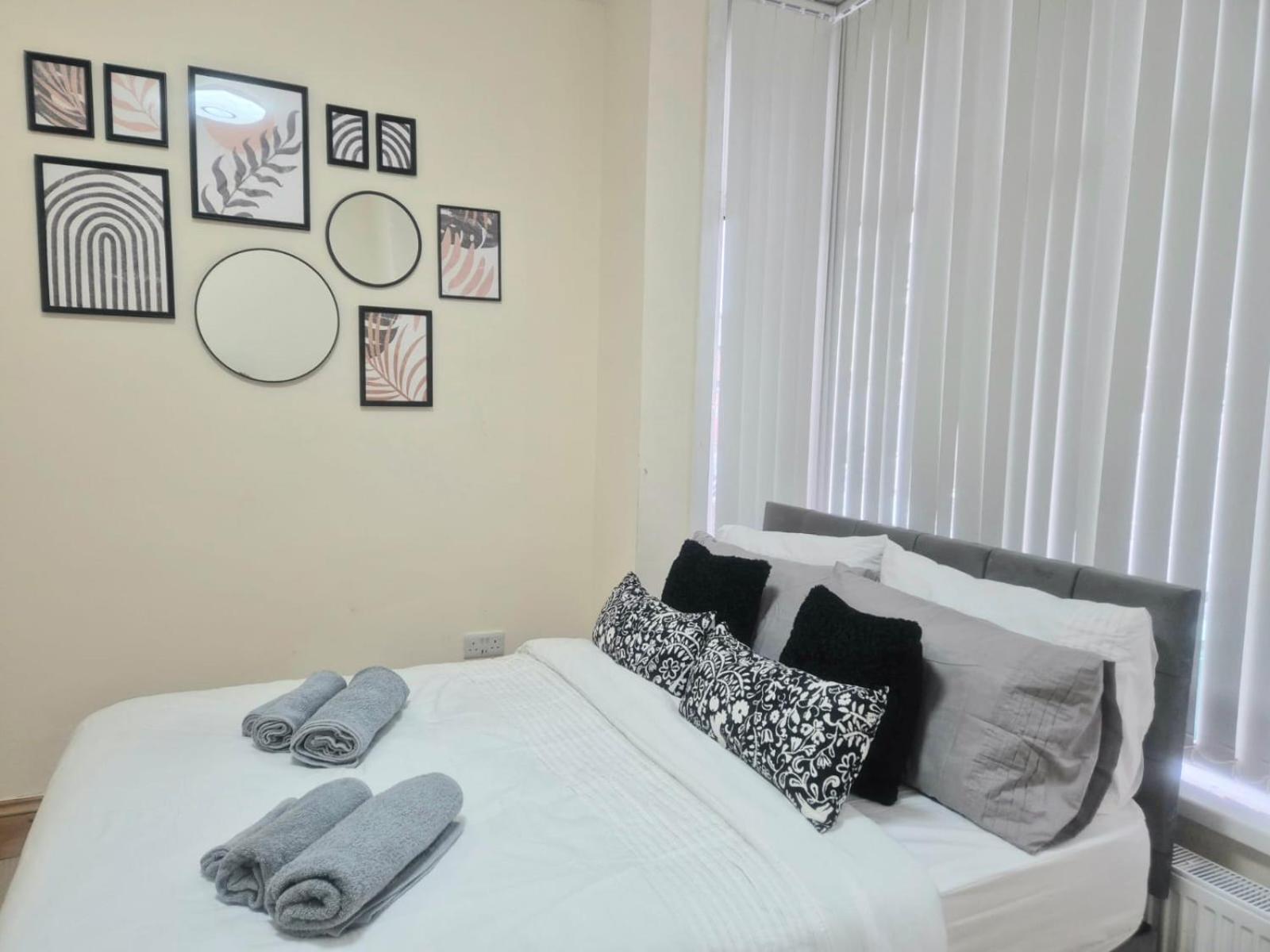 Rooms In Manchester 6 Minutes Drive To Victoria Station Exterior photo